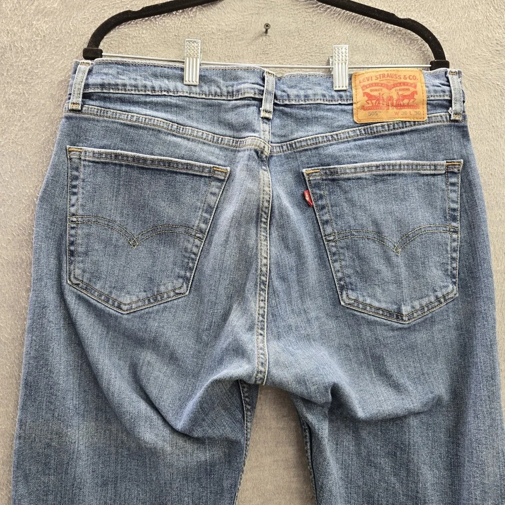 Levis *please carefully